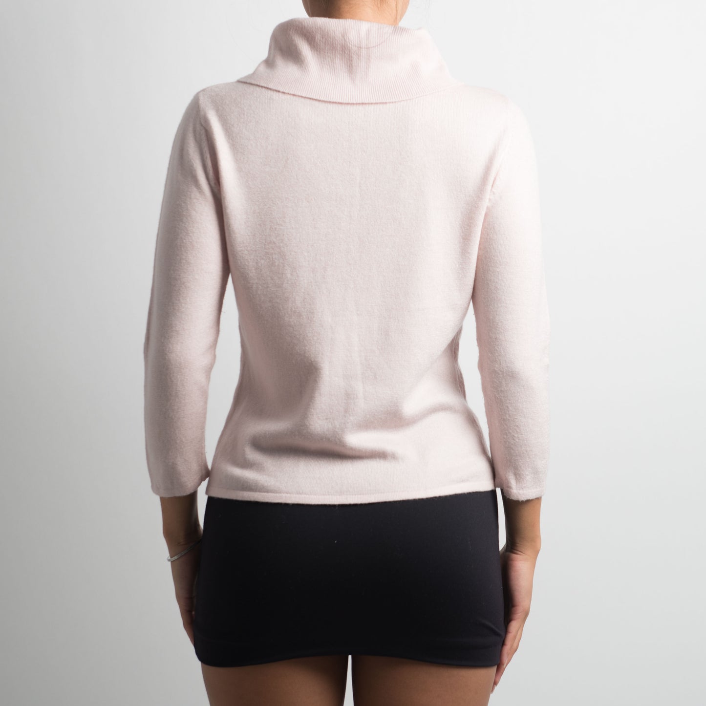 PALE PINK TURTLENECK