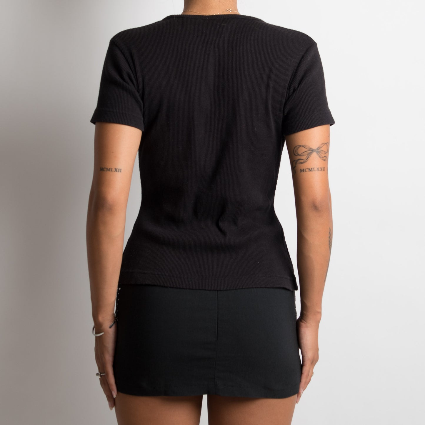 BLACK RIBBED TSHIRT