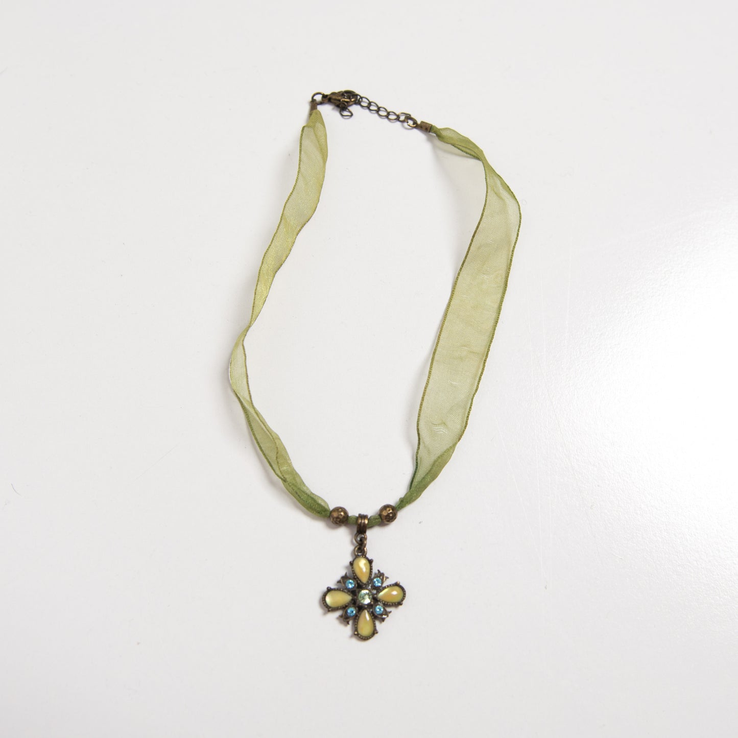 GREEN RIBBON NECKLACE