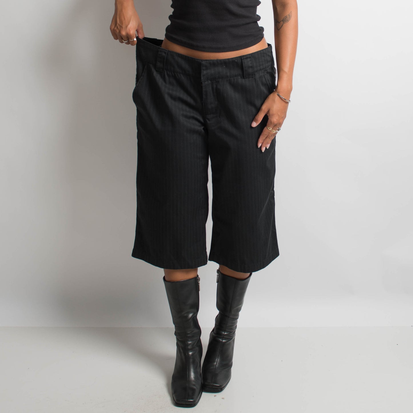 BLACK WIDE LEG CAPRI PANT