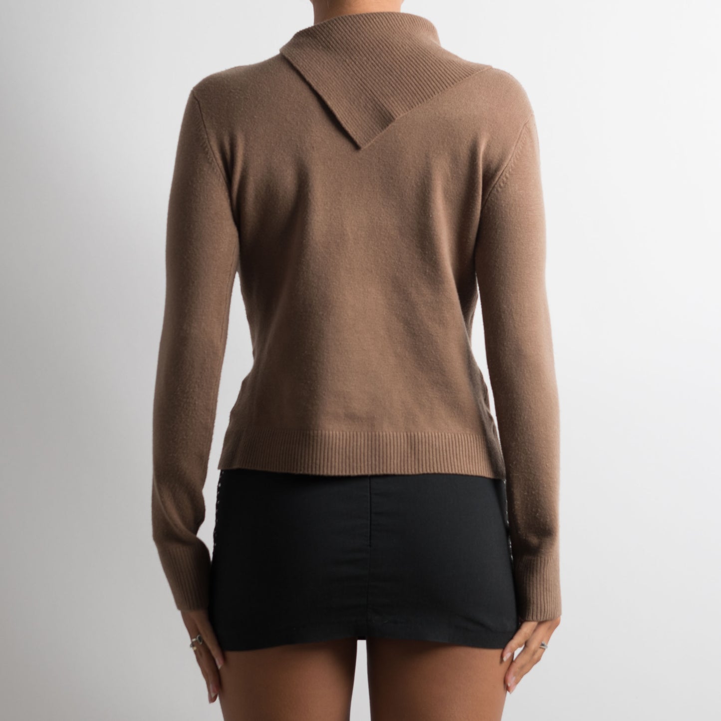 BROWN TEXTURED TURTLENECK