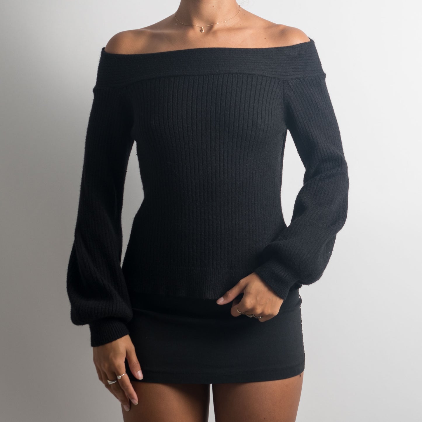 OFF THE SHOULDER KNIT