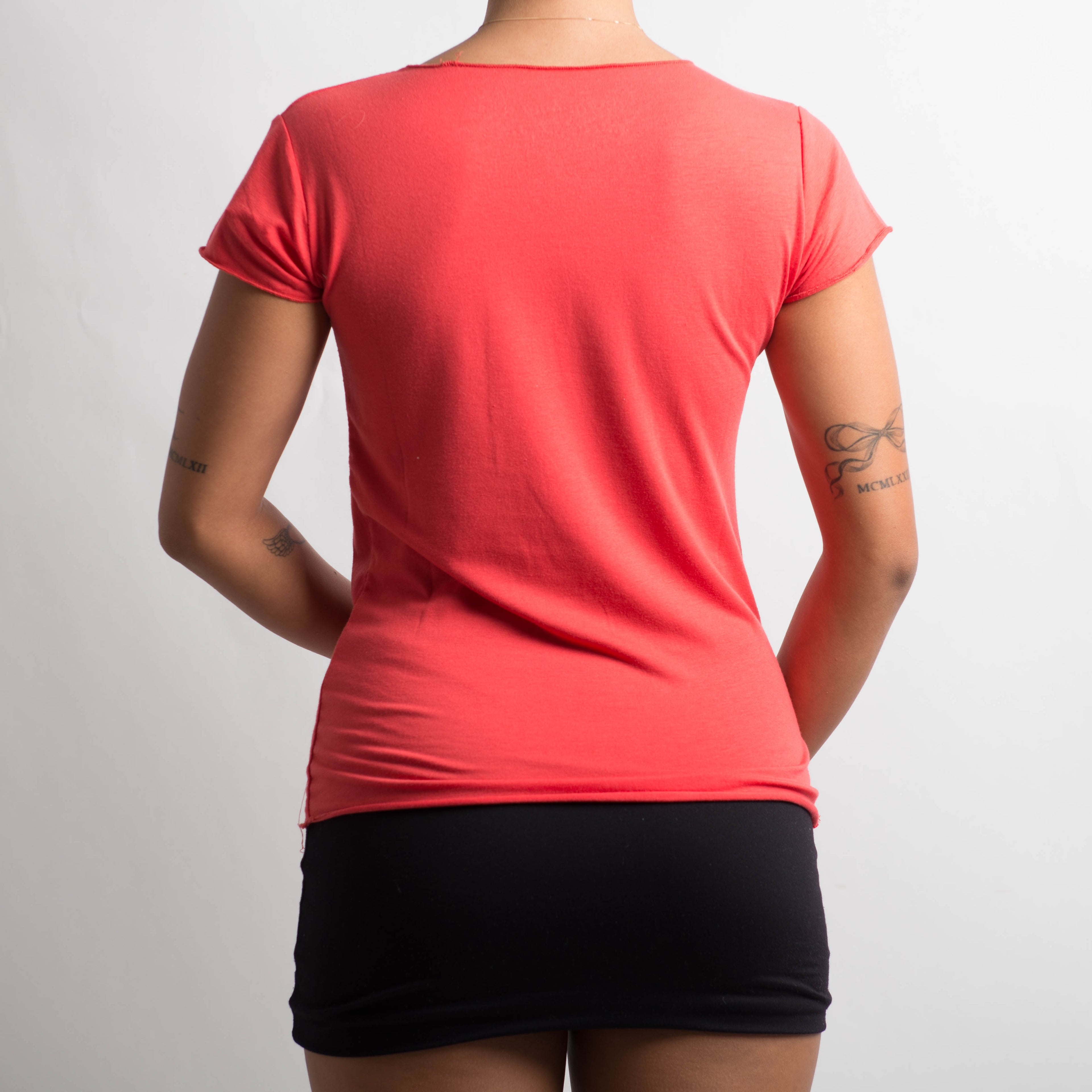 CORAL GRAPHIC TEE