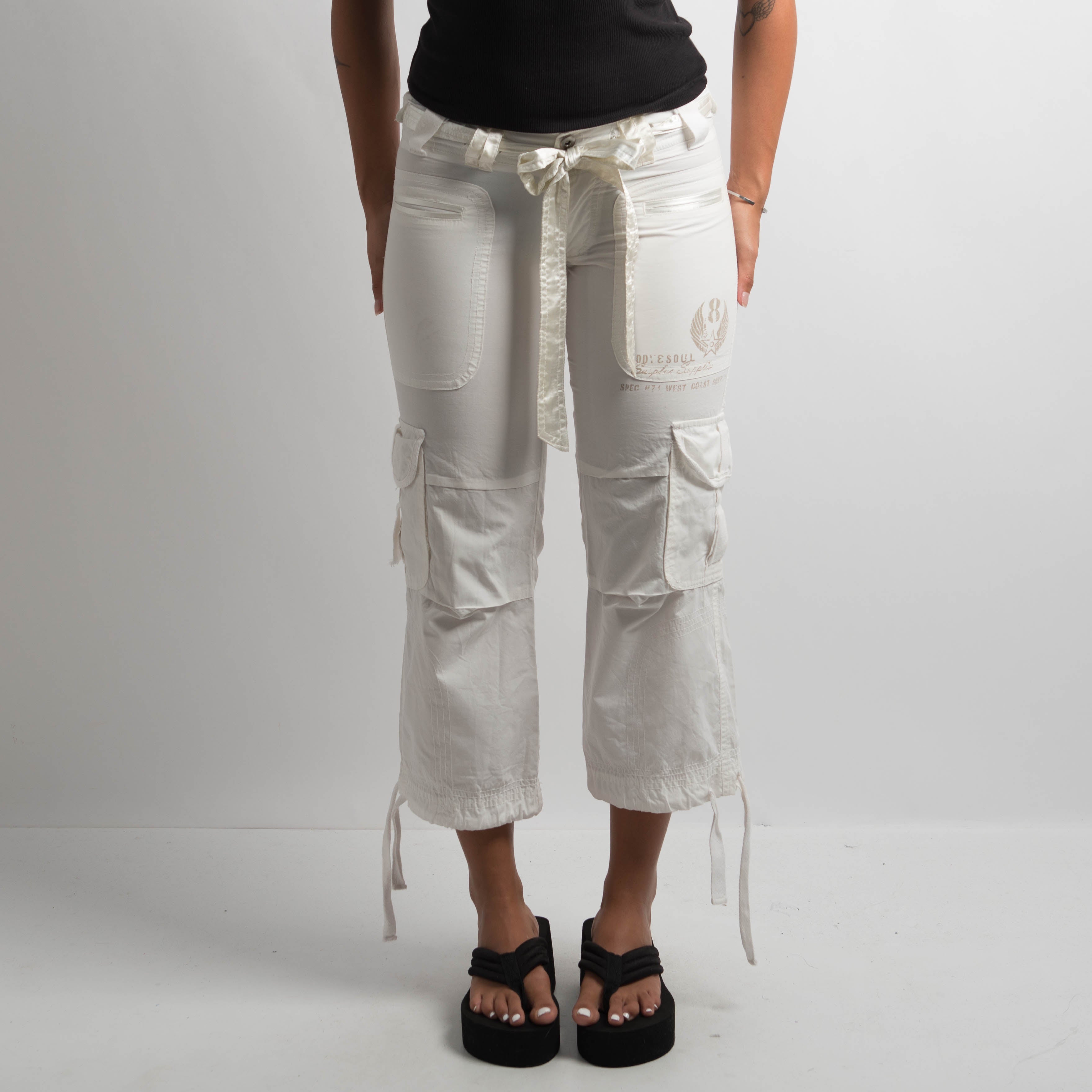 WHITE 3/4 CARGO PANTS