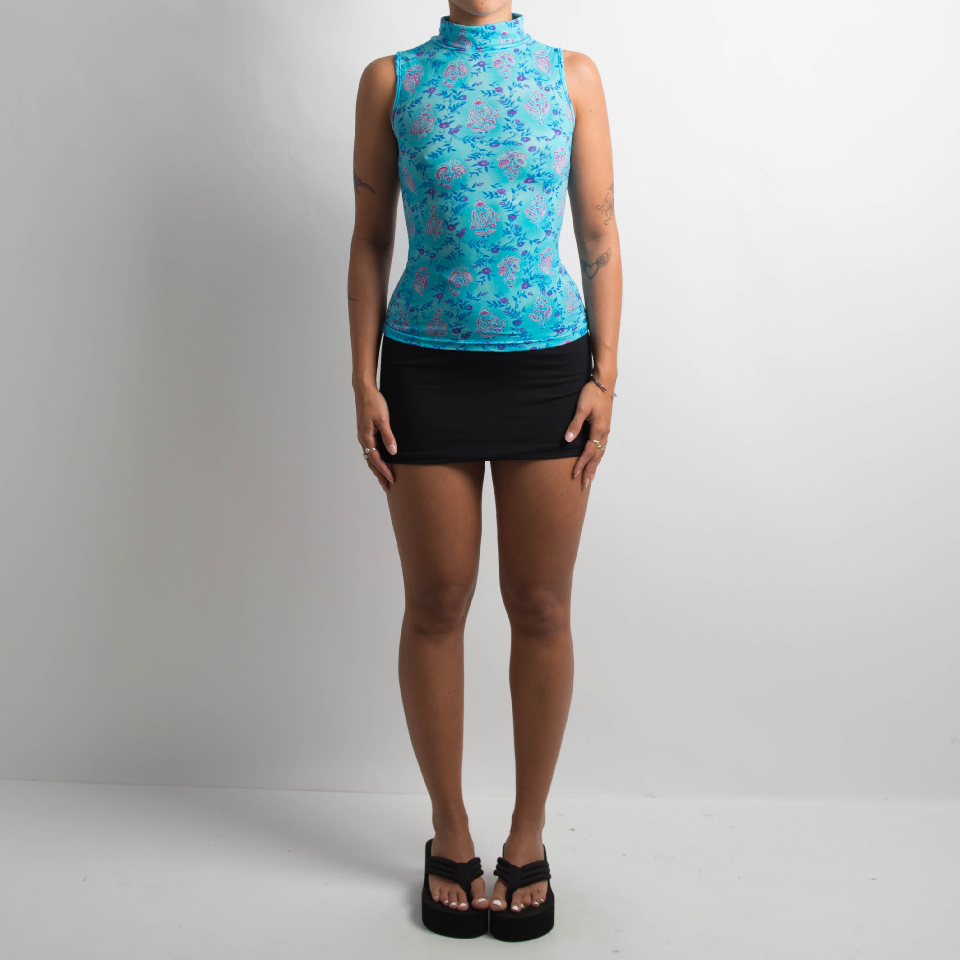 MESH SLEEVELESS TURTLENECK TOP