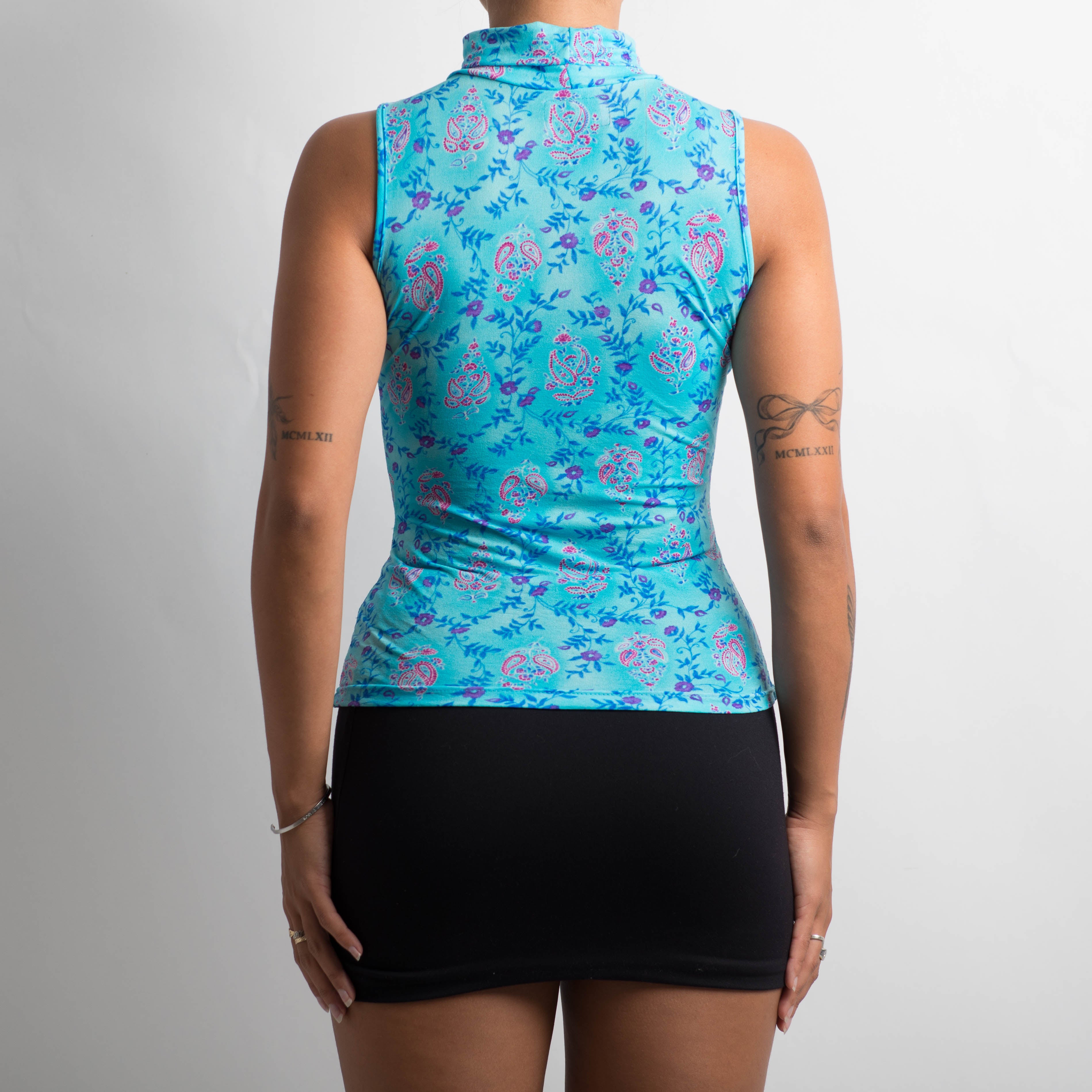 MESH SLEEVELESS TURTLENECK TOP