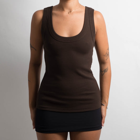 BROWN SCOOP TANK TOP