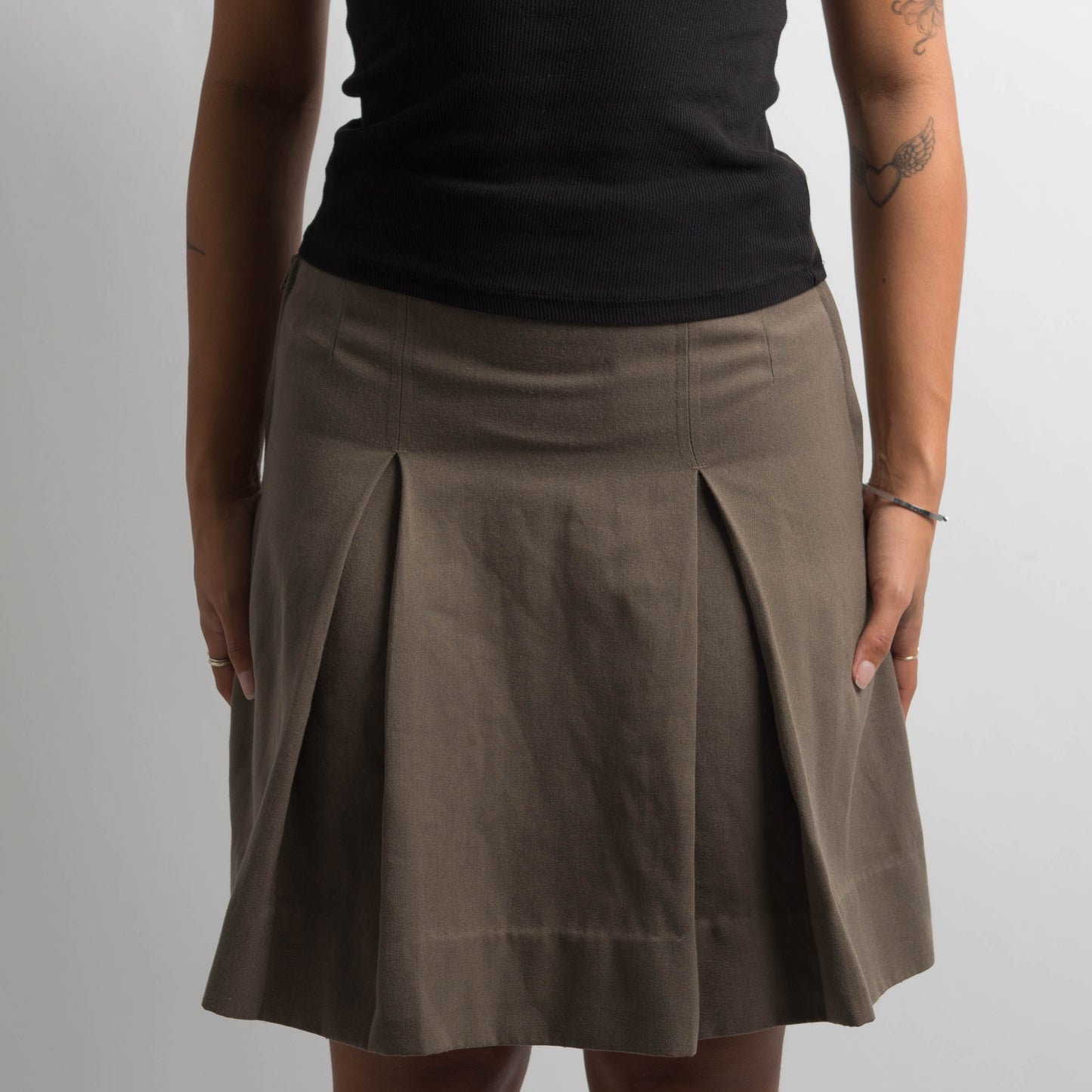KHAKI PLEATED SKIRT