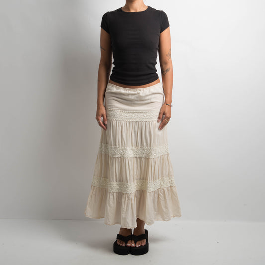 CREAM TIERED SKIRT