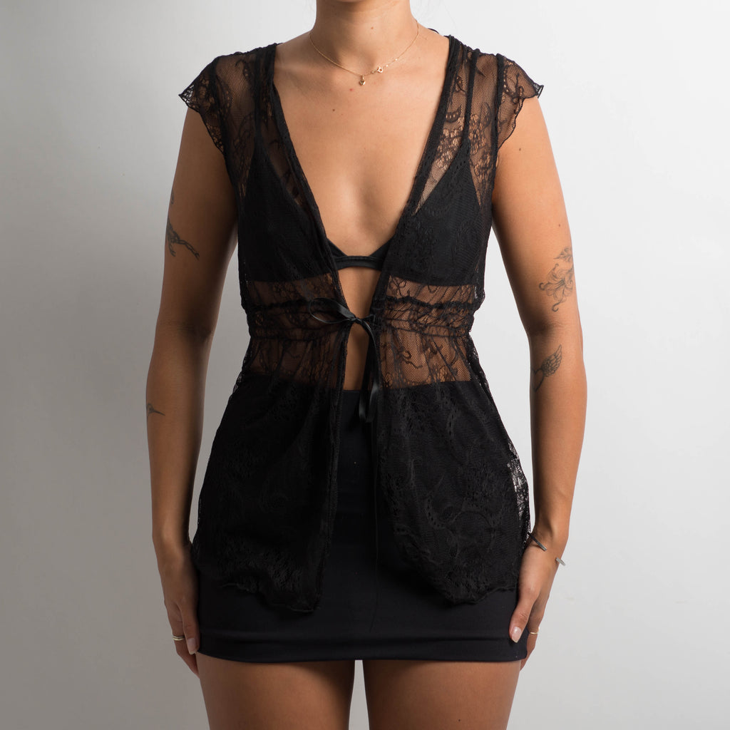 BLACK LACE TIE FRONT TOP