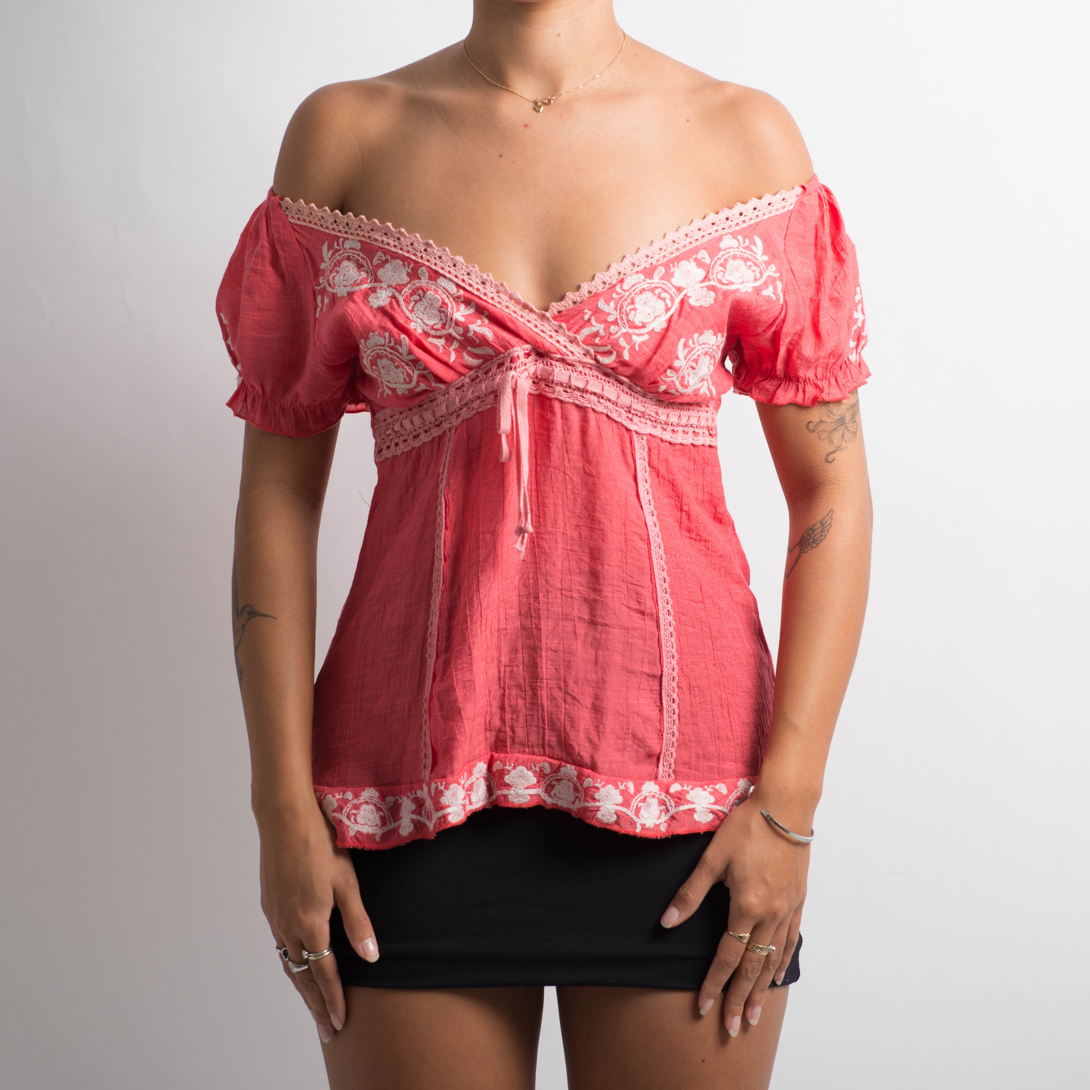 RASPBERRY EMBROIDERED TOP