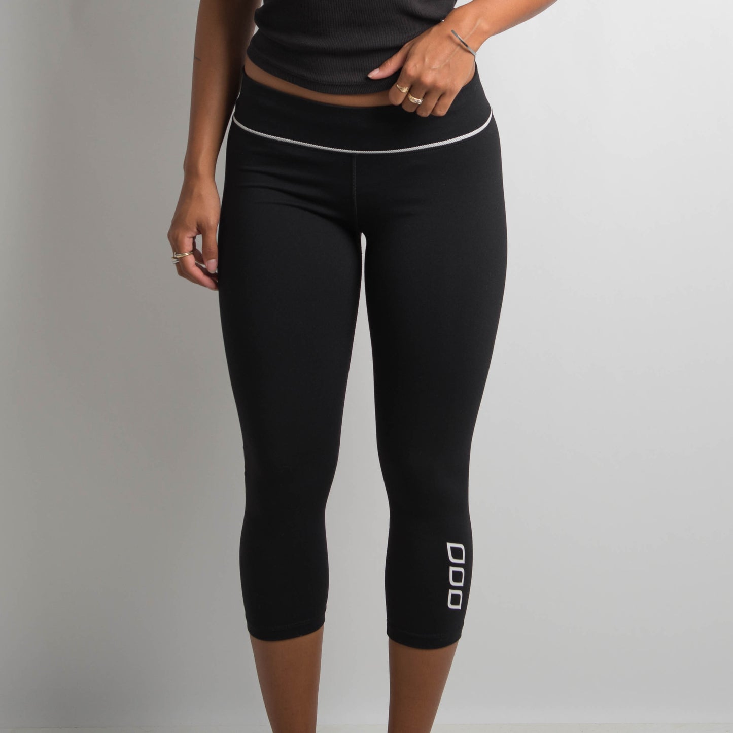 BLACK CAPRI LEGGINGS