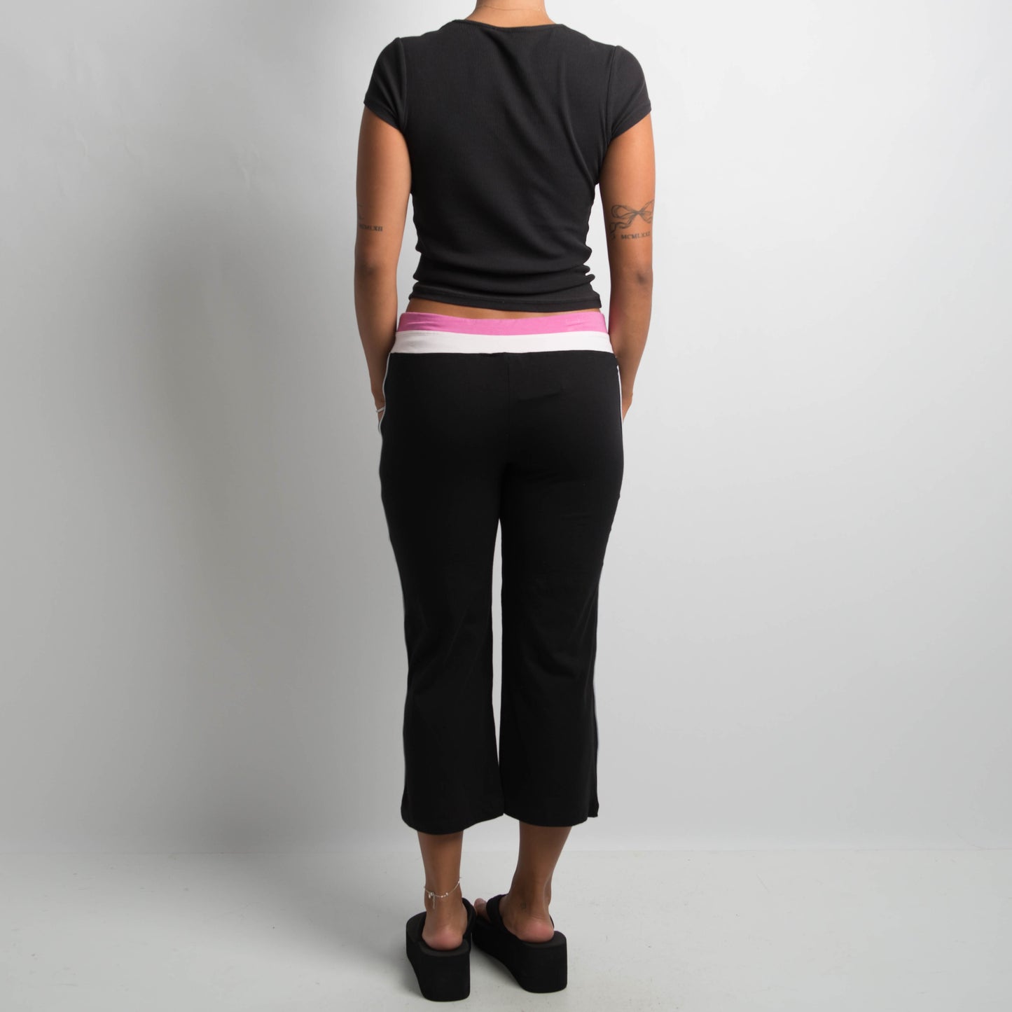 BLACK CROP FLARED LEGGINGS