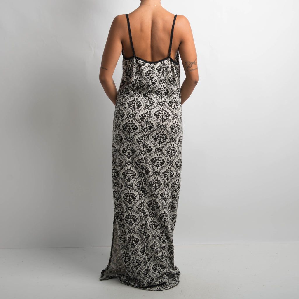 FLORAL KNIT MAXI DRESS