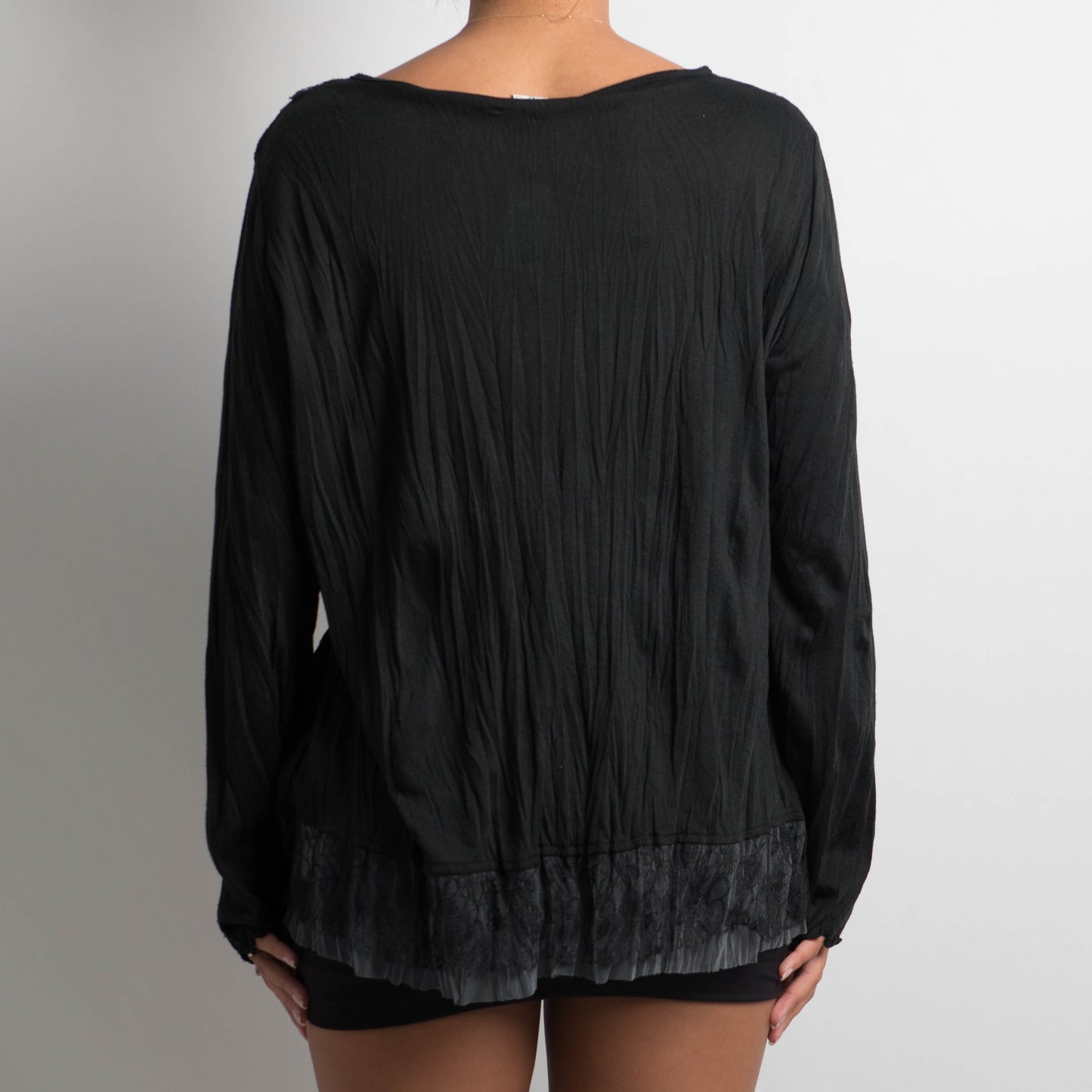 BLACK TIE FRONT LONG SLEEVE