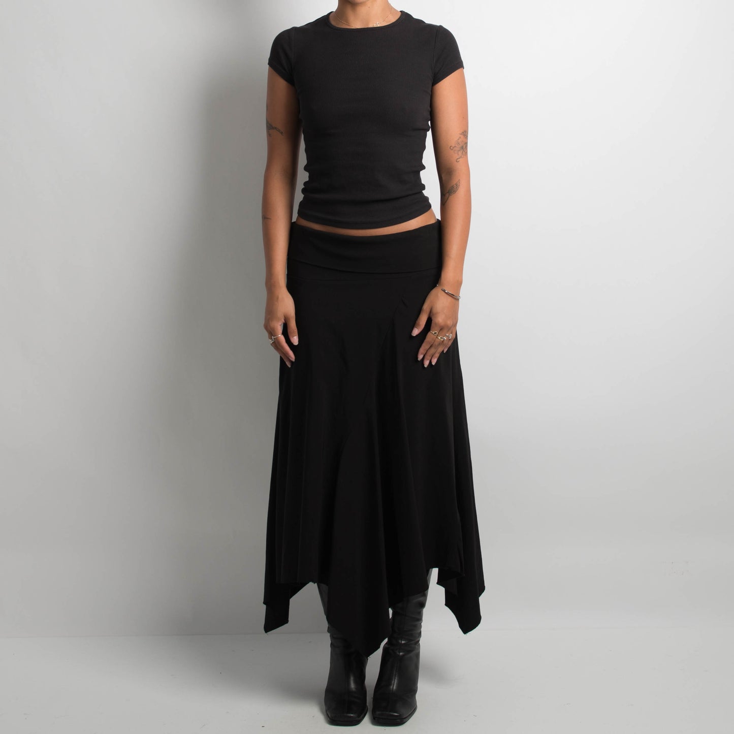 BLACK ASYMMETRIC SKIRT