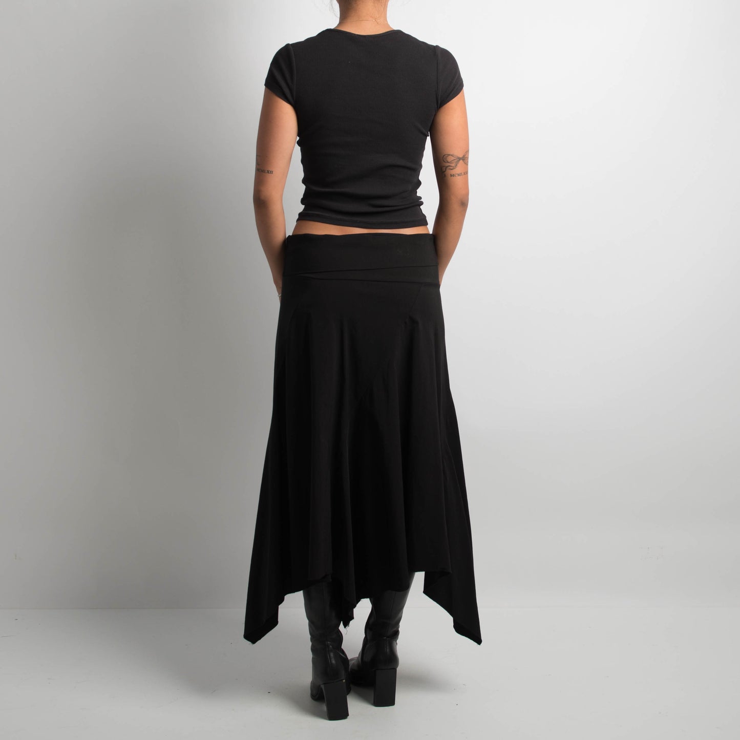 BLACK ASYMMETRIC SKIRT