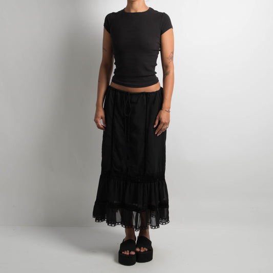 BLACK MIDI SKIRT