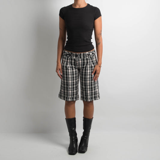 PLAID LONGLINE SHORTS