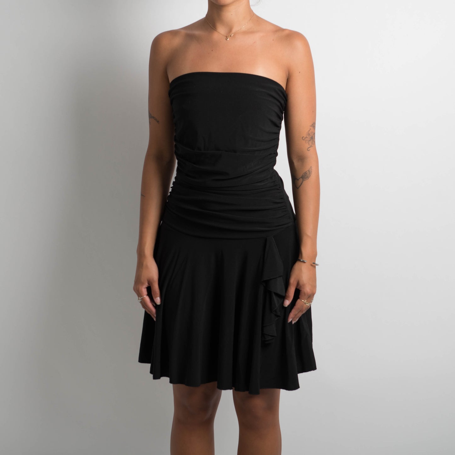 BLACK STRAPLESS DRESS