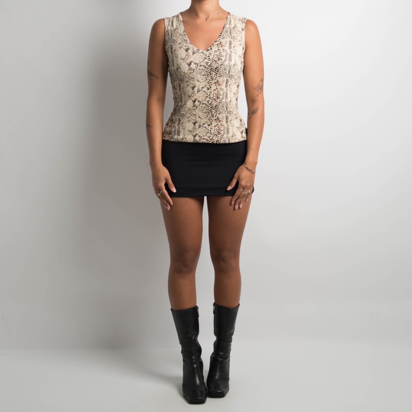 PATTERNED SLEEVELESS TOP