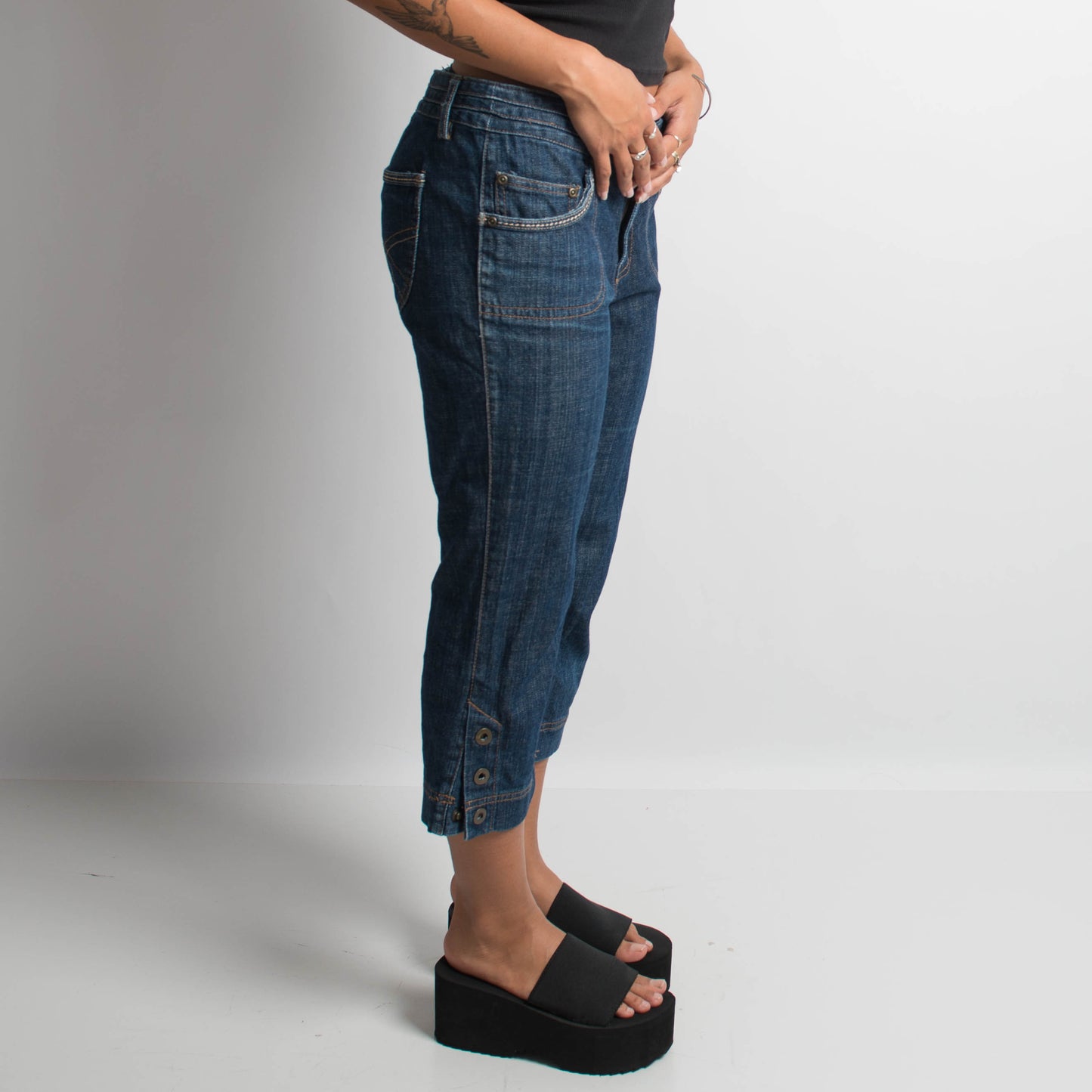 DENIM CAPRI JEANS