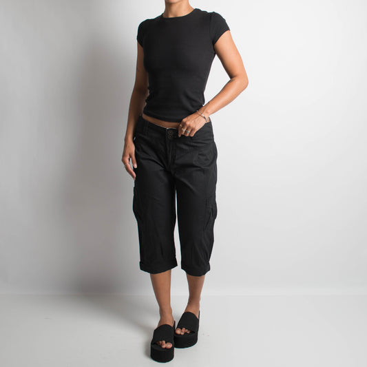 BLACK CARGO CAPRI PANTS