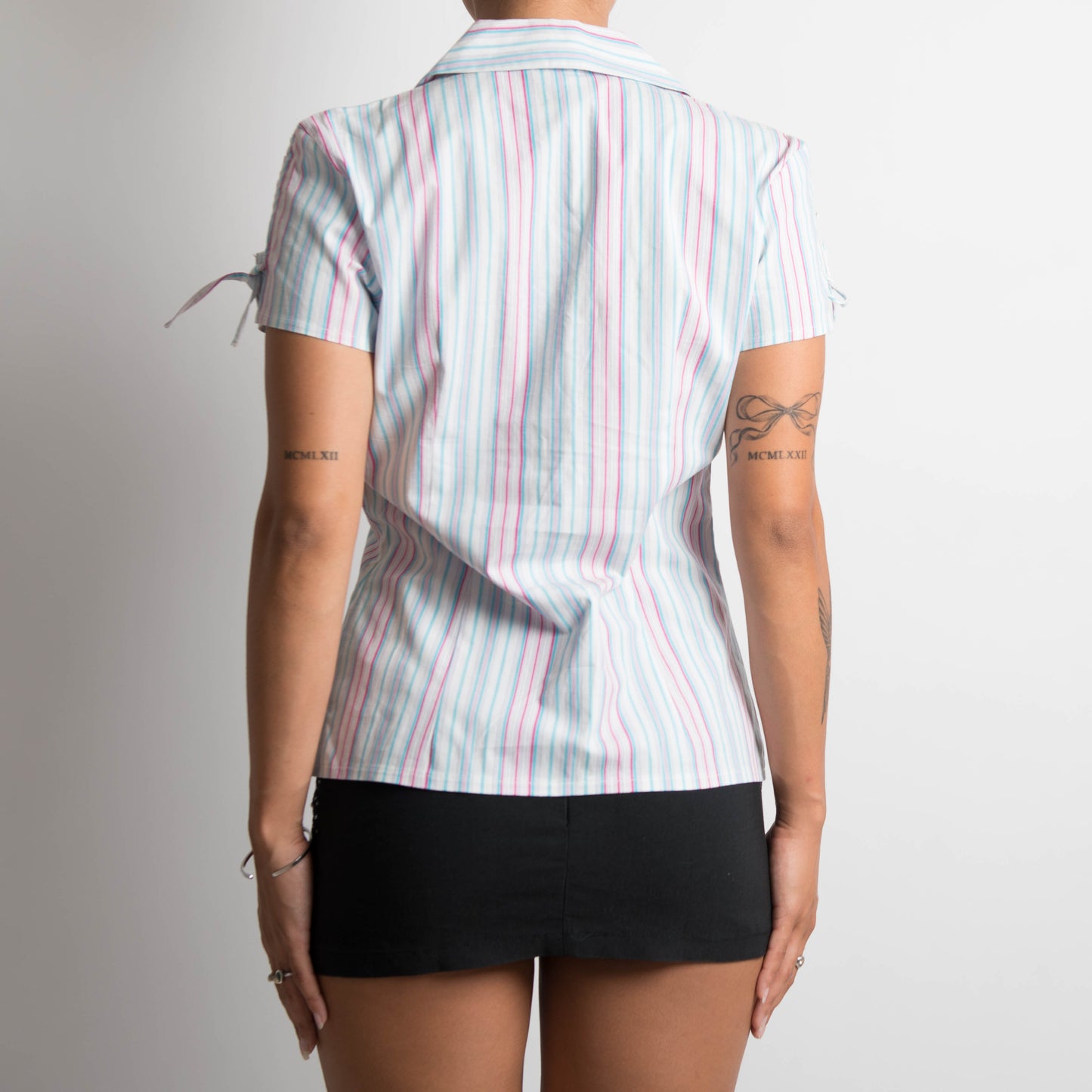 BLOUSE À MANCHES COURTES À RAYURES