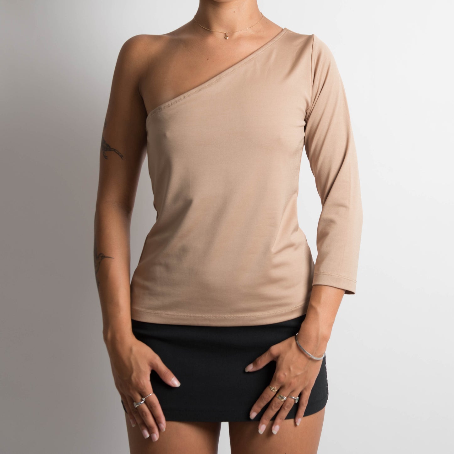 ONE SHOULDER LONG SLEEVE