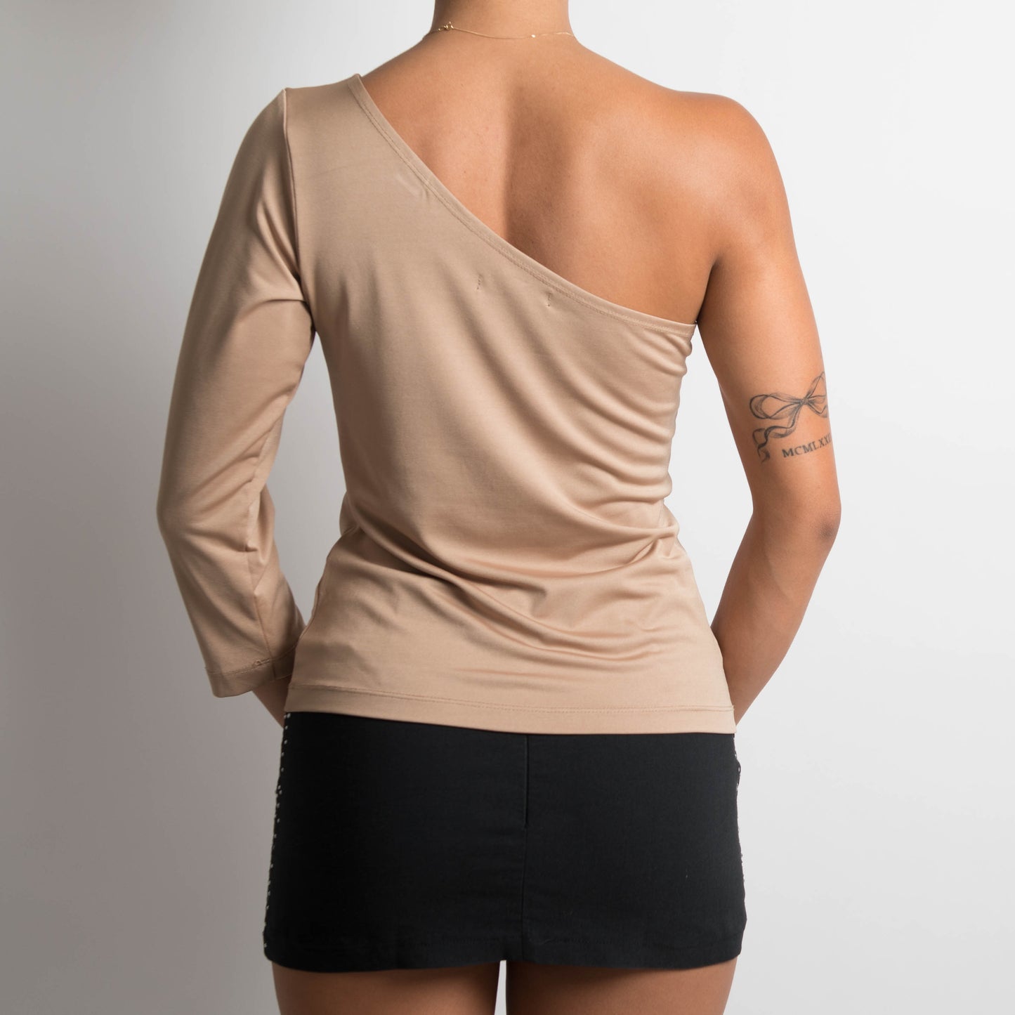 ONE SHOULDER LONG SLEEVE