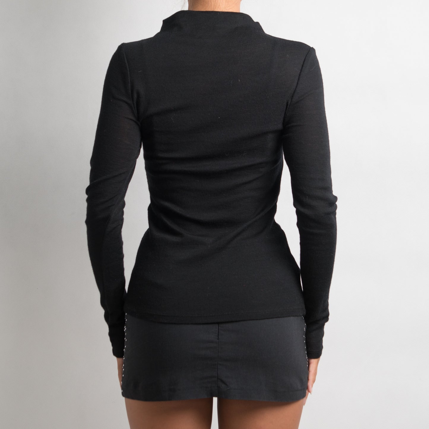 THIN BLACK WOOL MOCKNECK