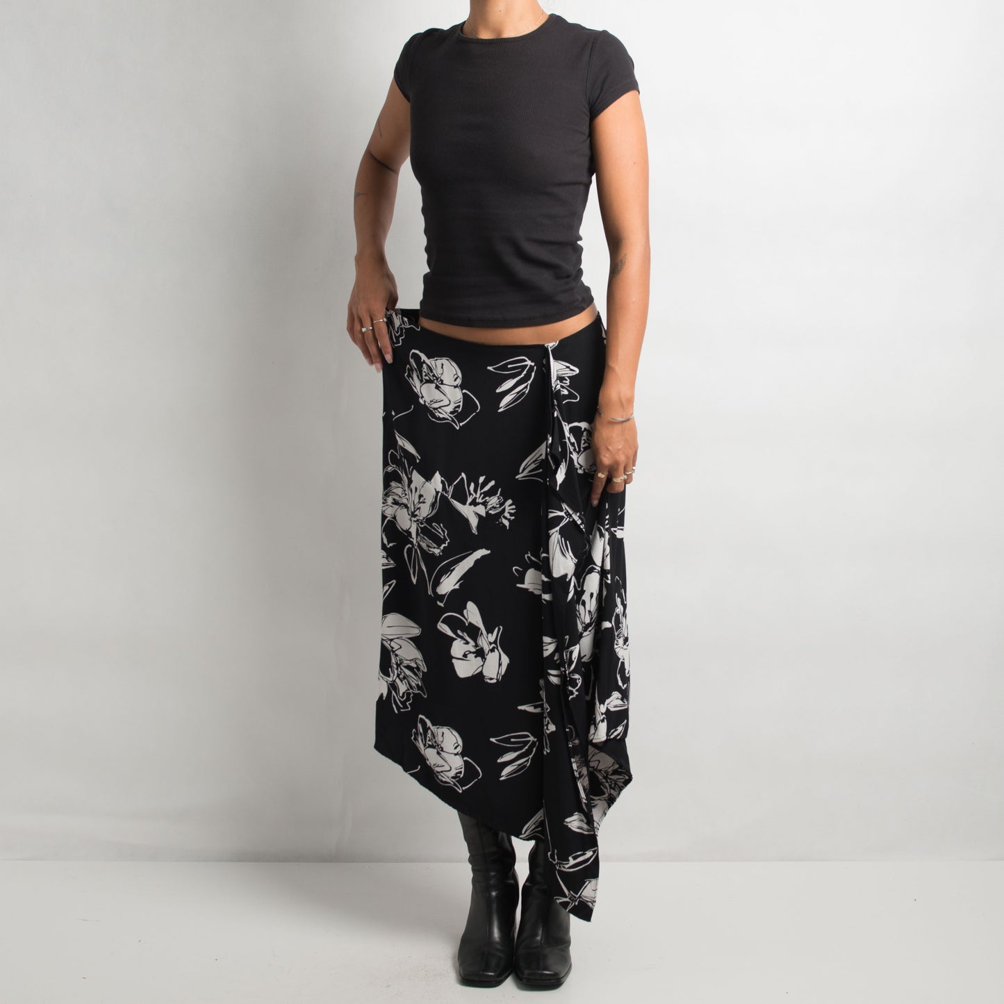 BLACK FLORAL MIDI SKIRT