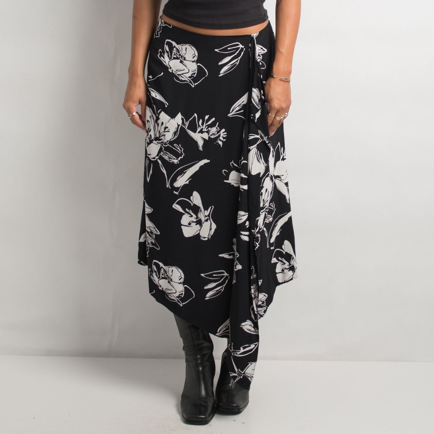 BLACK FLORAL MIDI SKIRT