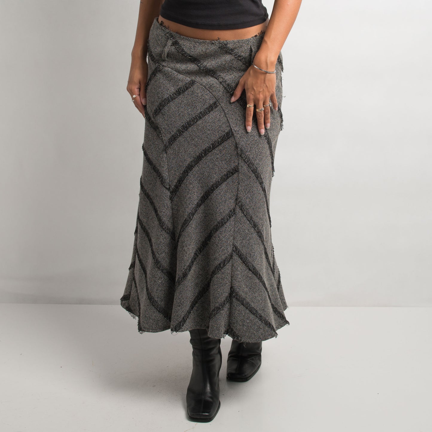 GREY TEXTURED LONGLINE SKIRT