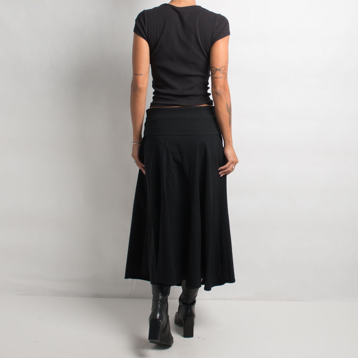 BLACK LONGLINE SWING SKIRT