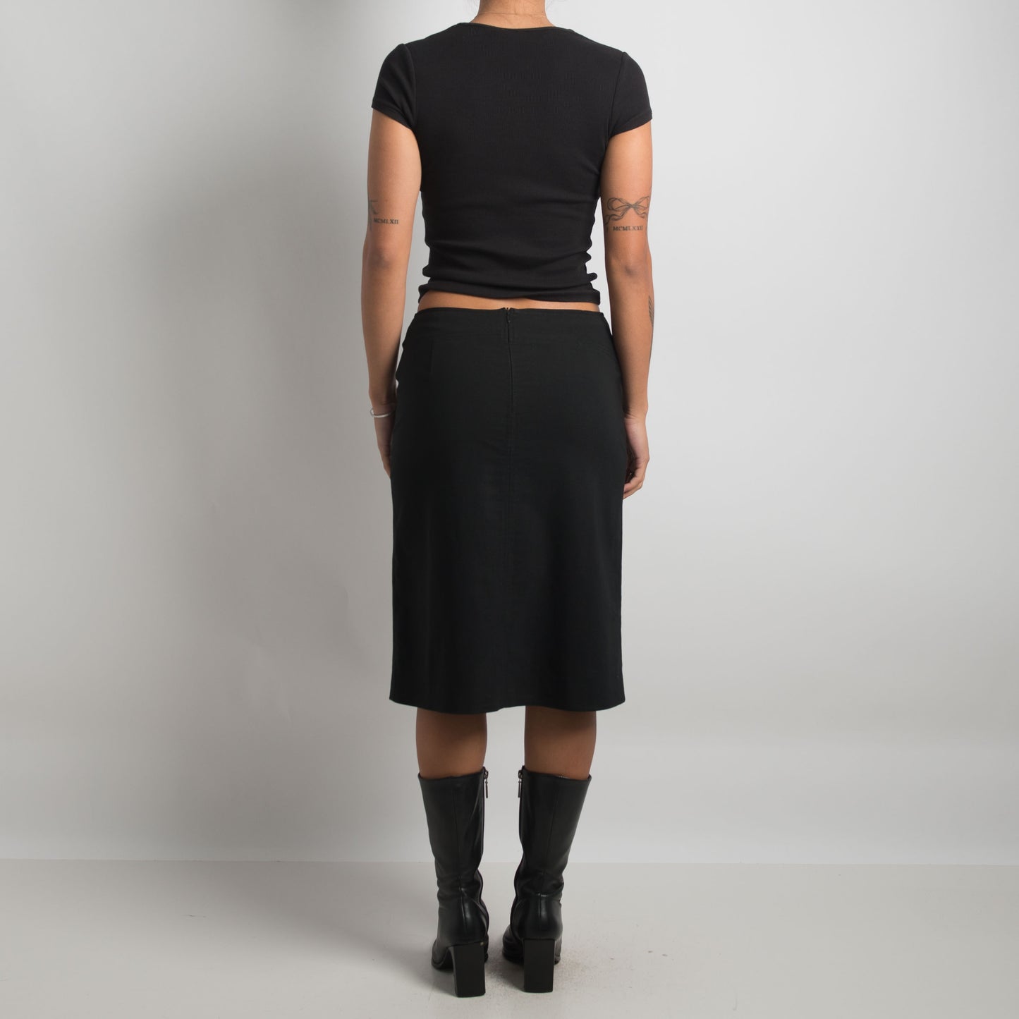 BLACK MIDI SKIRT