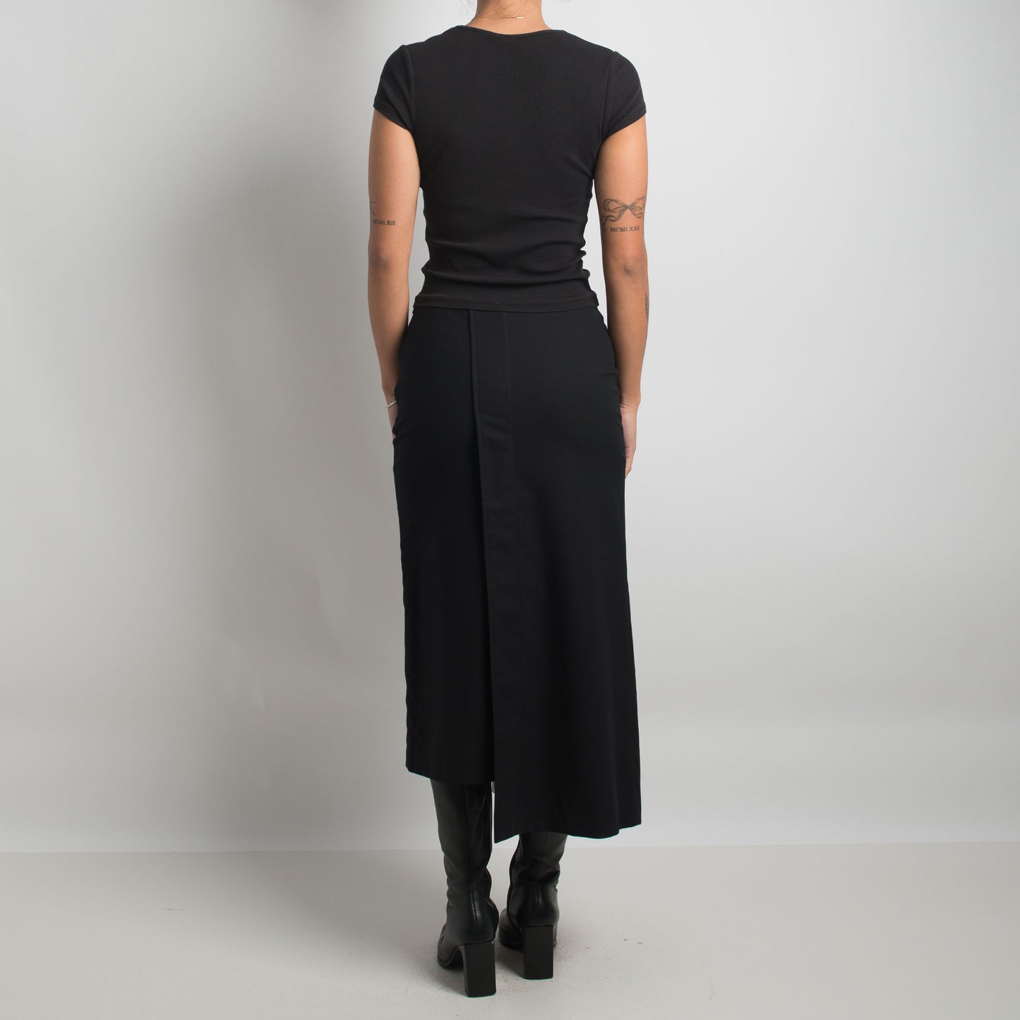 BLACK ASYMMETRIC SKIRT