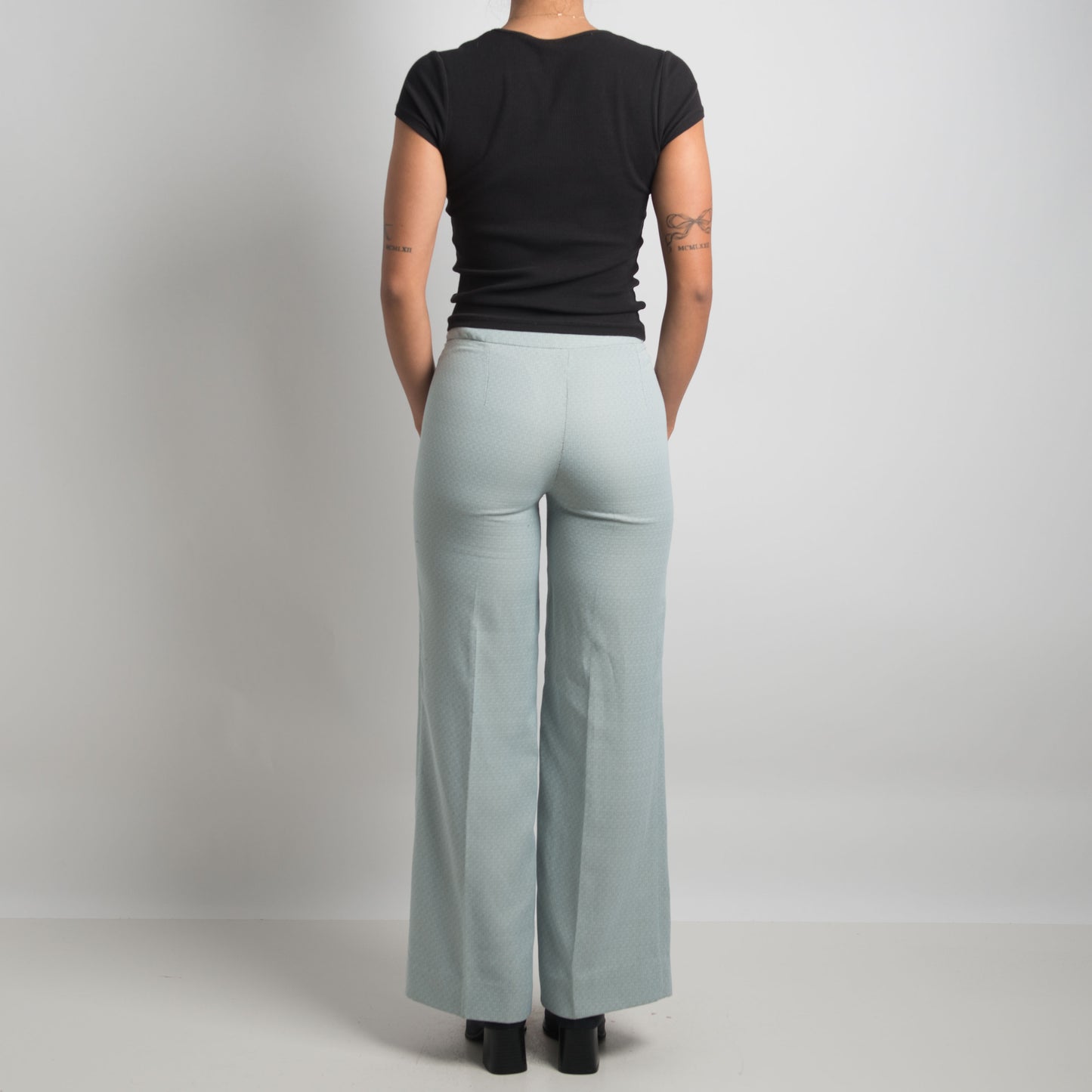 PANTALON À MOTIFS BLEU PÂLE