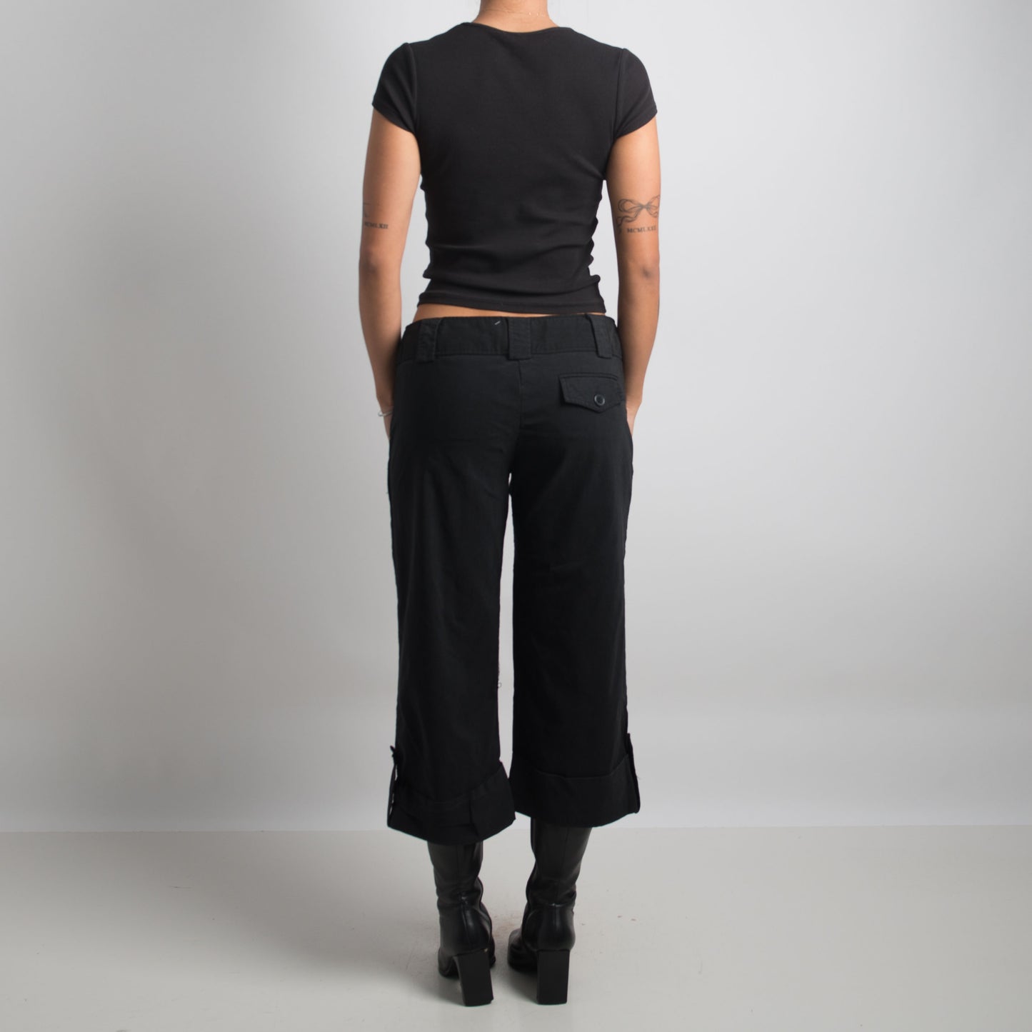 BLACK CAPRI TROUSERS