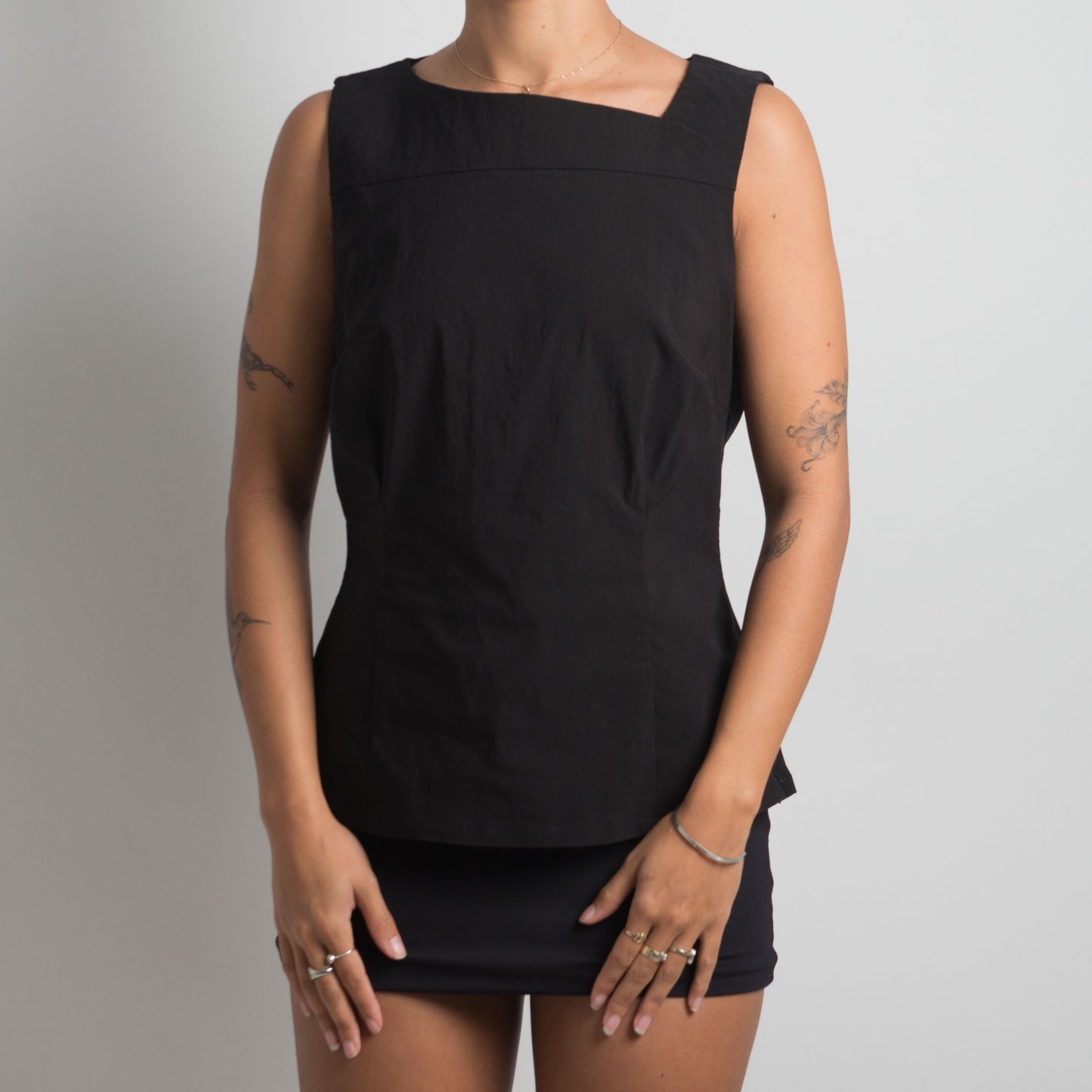 BLACK ASYMMETRIC NECKLINE TOP