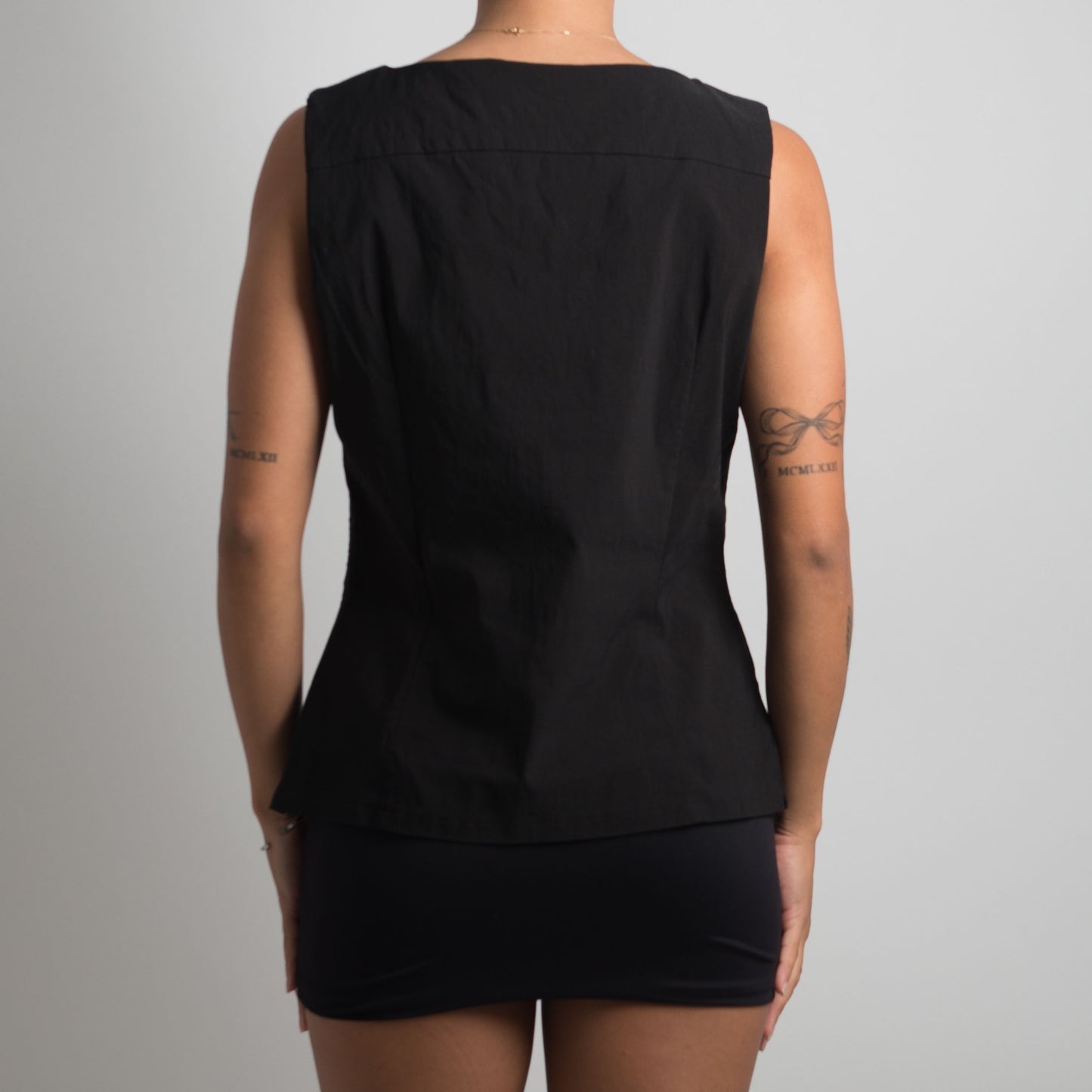 BLACK ASYMMETRIC NECKLINE TOP