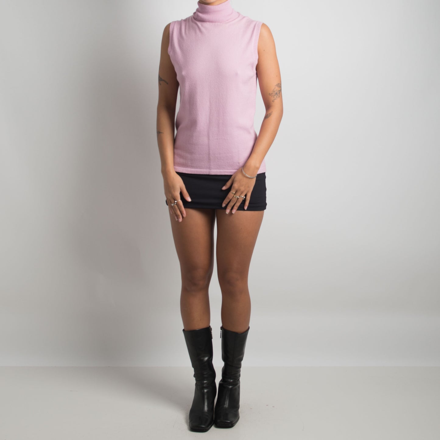 PINK SLEEVELESS TURTLENECK