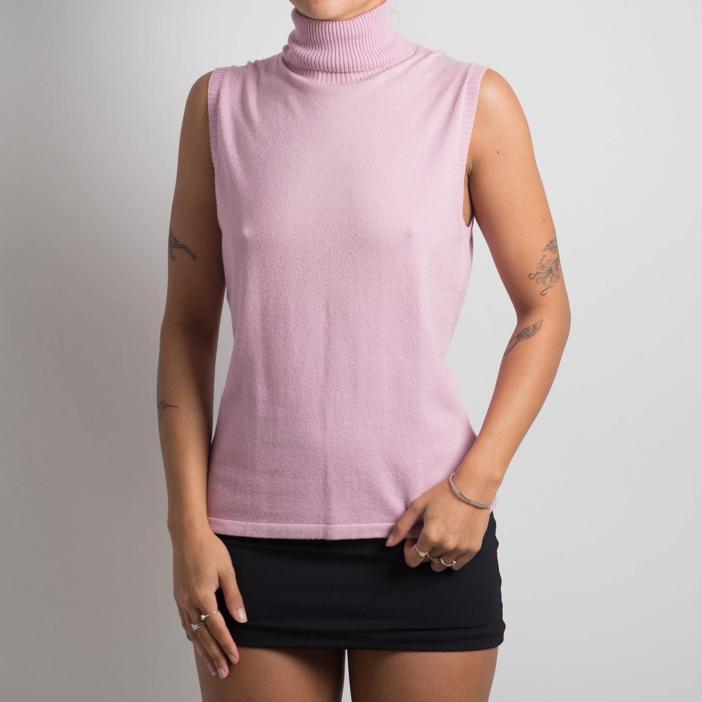 PINK SLEEVELESS TURTLENECK