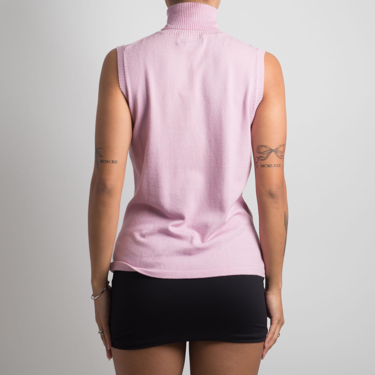 PINK SLEEVELESS TURTLENECK