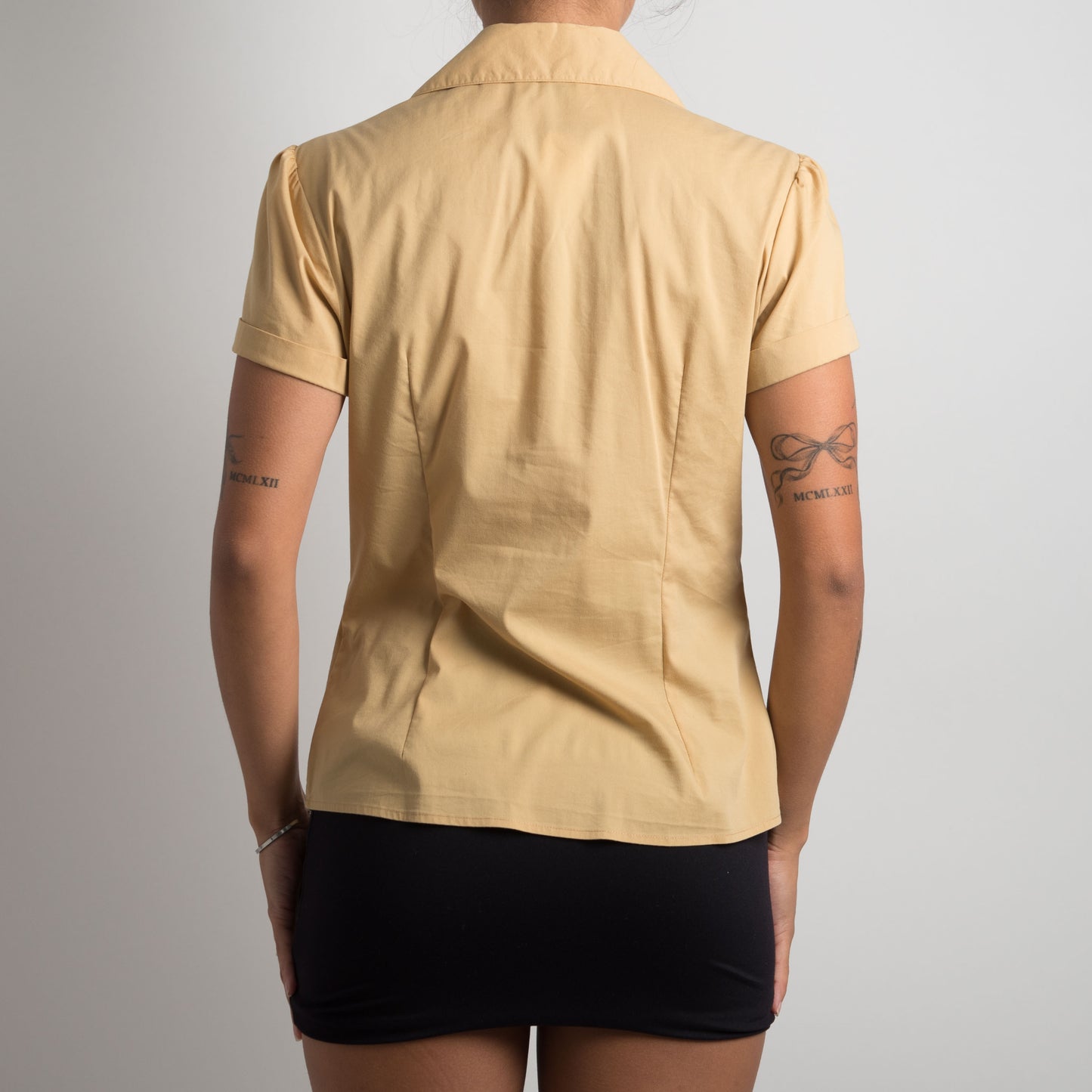 BLOUSE À MANCHES COURTES JAUNE MOUTARDE