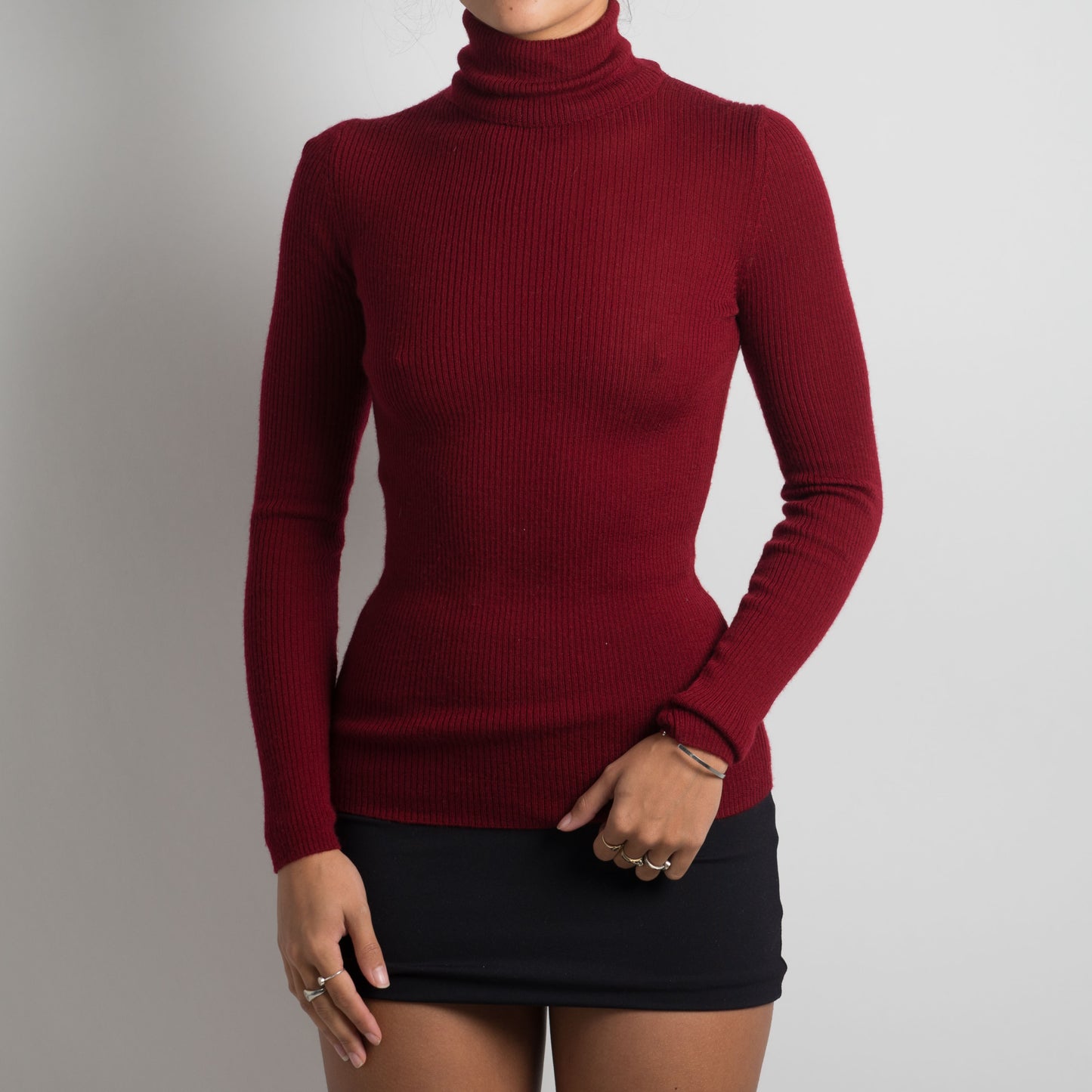 MAROON WOOL TURTLENECK