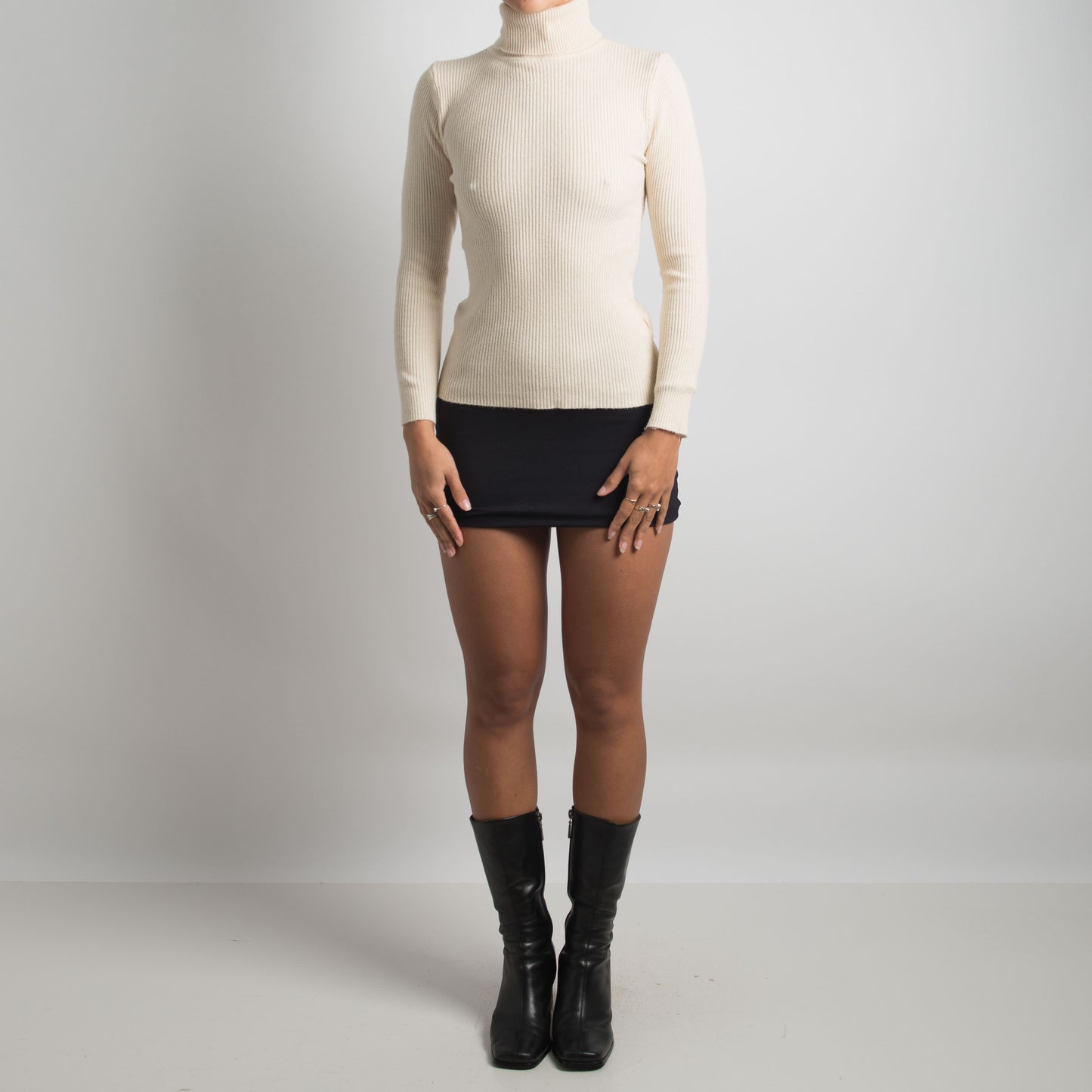 CREAM RIBBED TURTLENECK LONG SLEEVE