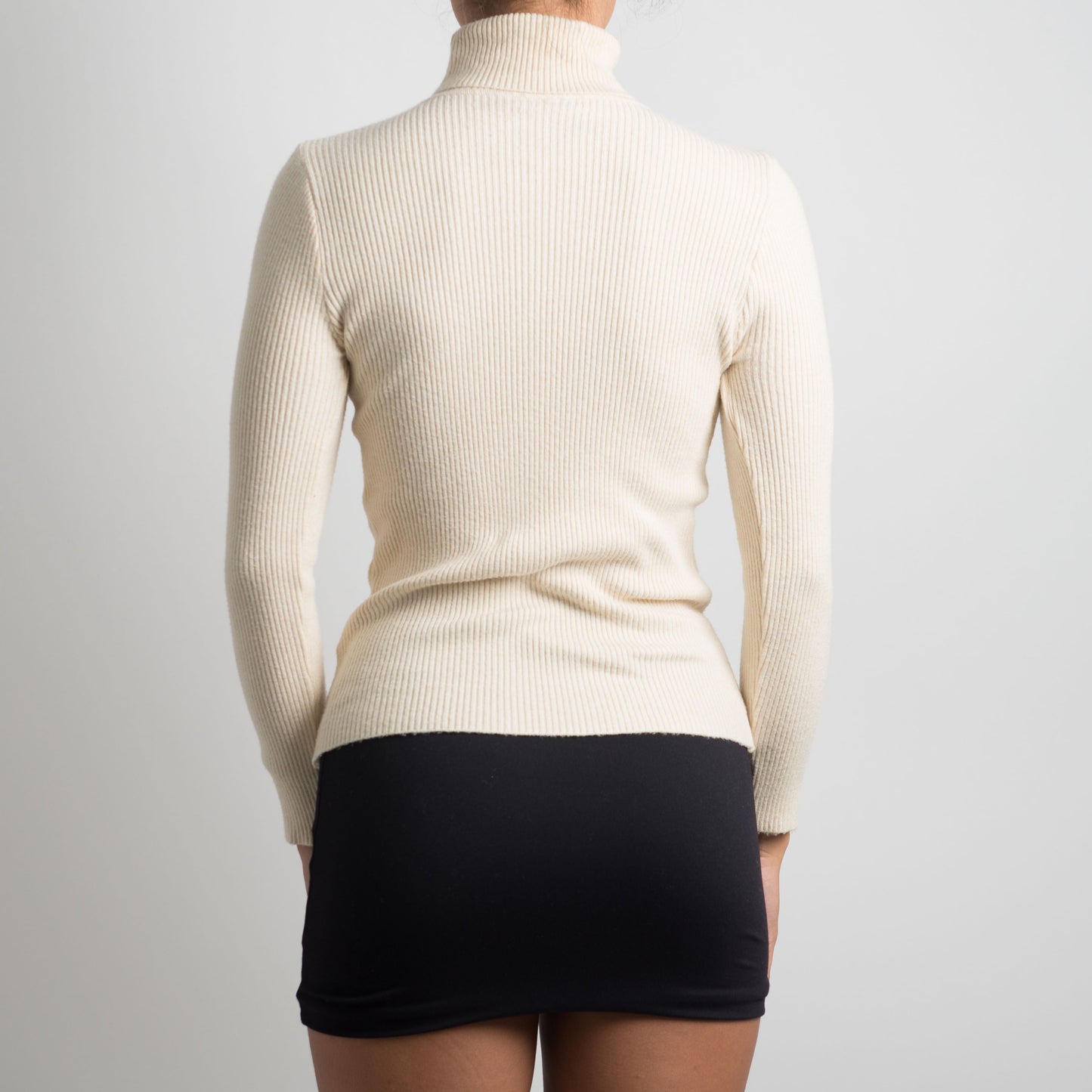 CREAM RIBBED TURTLENECK LONG SLEEVE