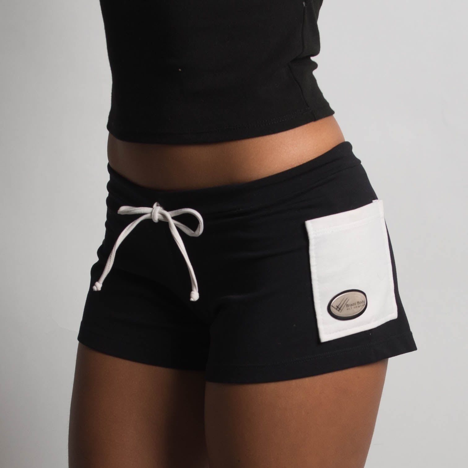 CONTRAST KICK SHORTS