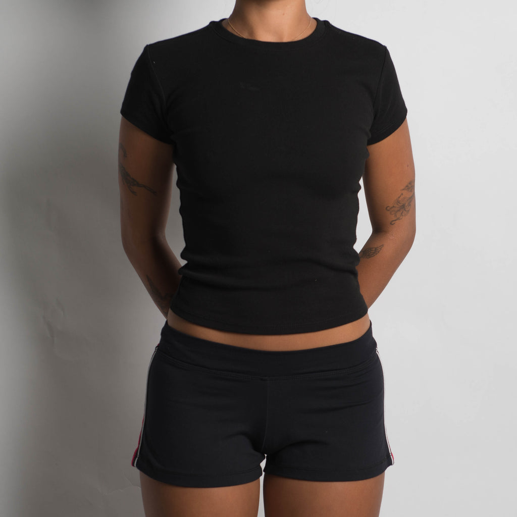 RED STRIPE KICK SHORTS